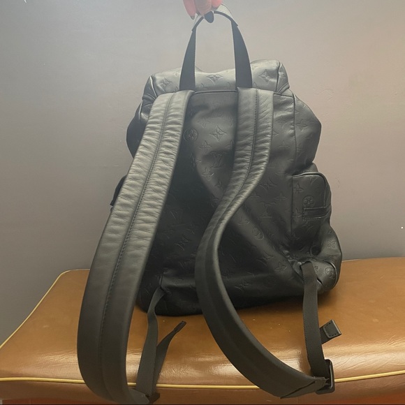 Louis Vuitton Discovery Backpack Monogram Shadow Black - Picture 4 of 14